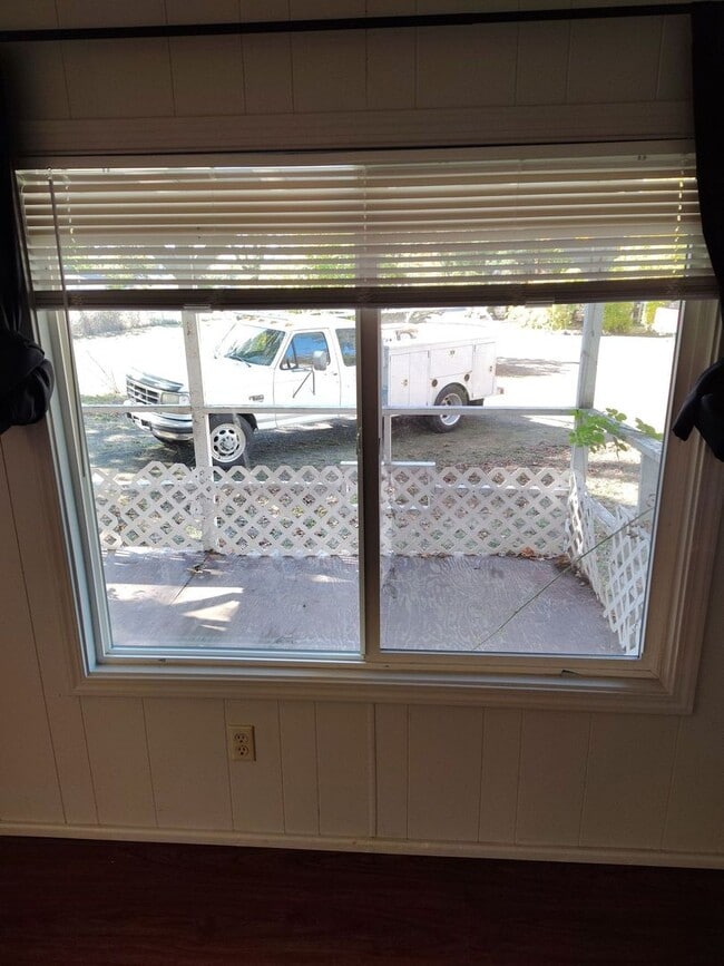 Building Photo - 1819 Green Siding Rd