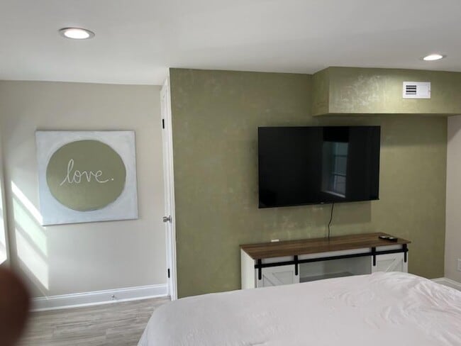 Building Photo - 401 S Ann St