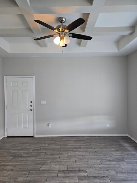 Building Photo - 1614 Playa Dr