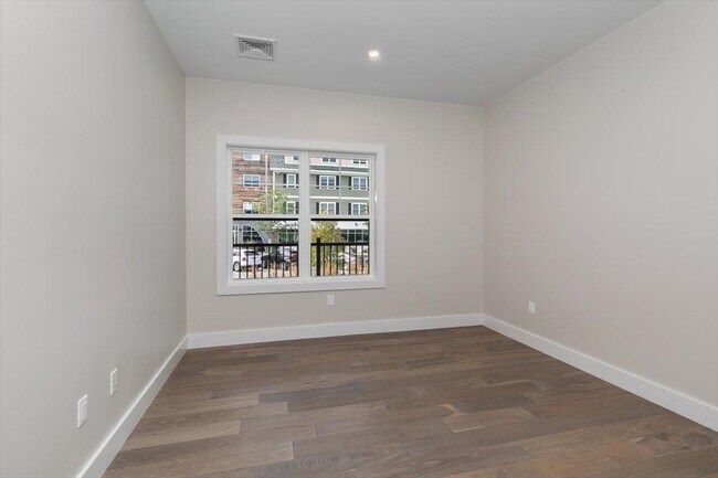 Building Photo - 65 Pointe Pl