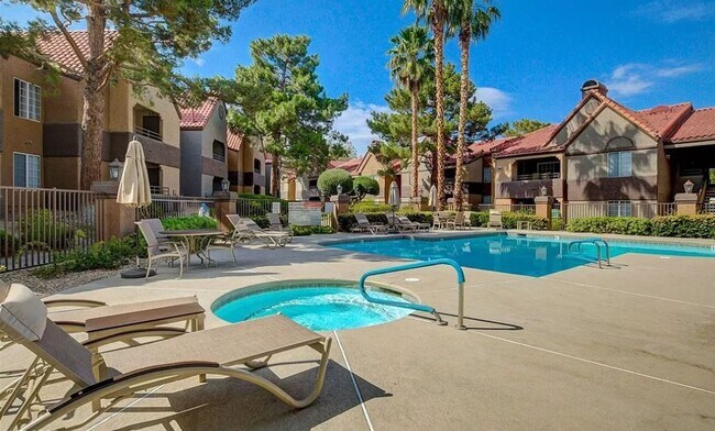 Building Photo - RESORT STYLE LIVING!