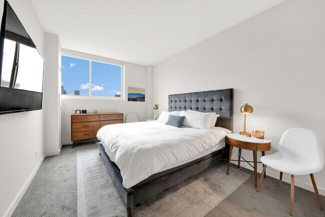 Building Photo - 910 W Huron St