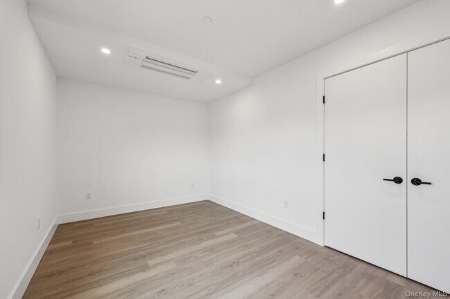 Building Photo - 325 Manville Rd