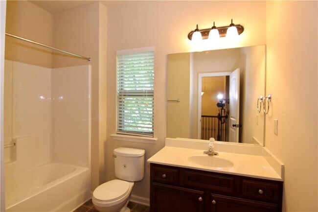 Building Photo - 1660 Jardin Ct
