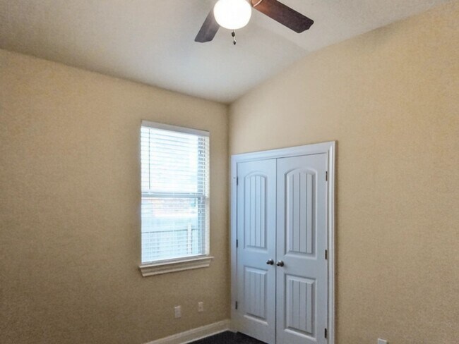 Building Photo - 815 Expedition Way