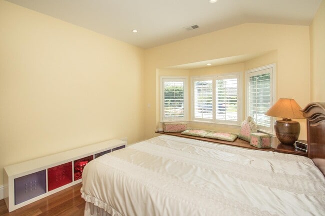 Building Photo - 446 Guadalupe Dr