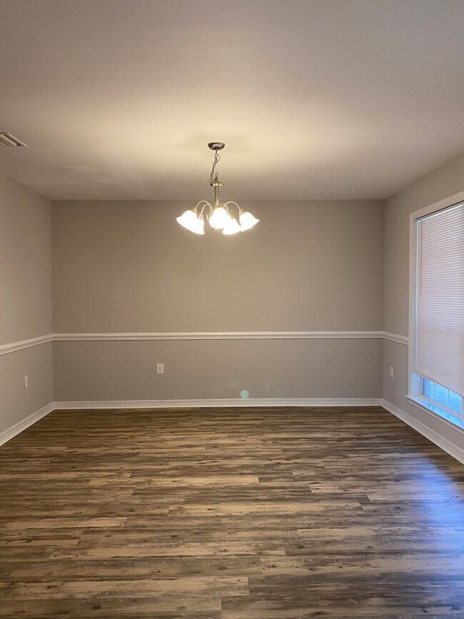 Building Photo - UPCOMING LISTING
