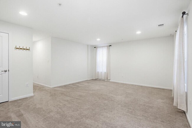 Building Photo - 7408 Wild Honey Way