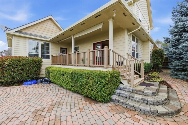 Building Photo - 69 Greenmoor Dr