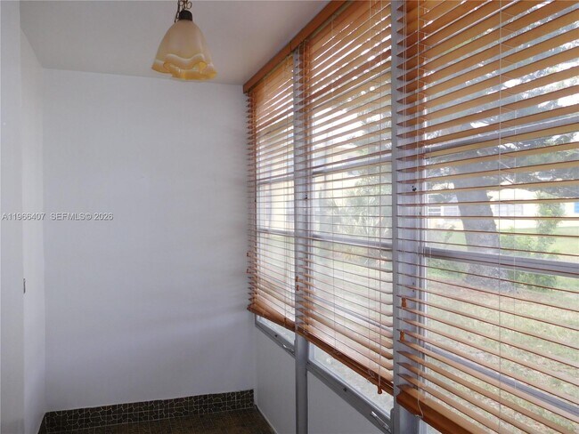 Building Photo - 2815 NE 201st Terrace