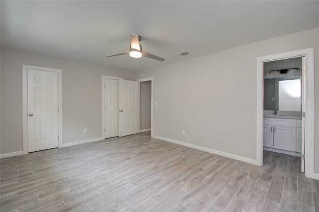 Building Photo - 7902 La Roche Ln
