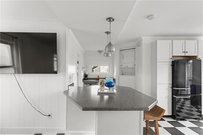 Building Photo - 52 Houston Ave