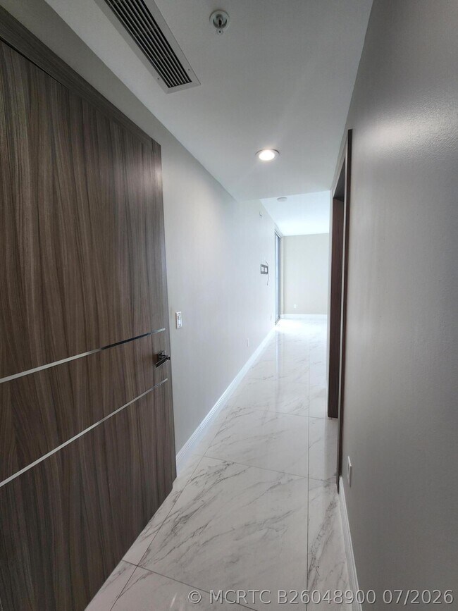 Building Photo - 17301 Biscayne Blvd
