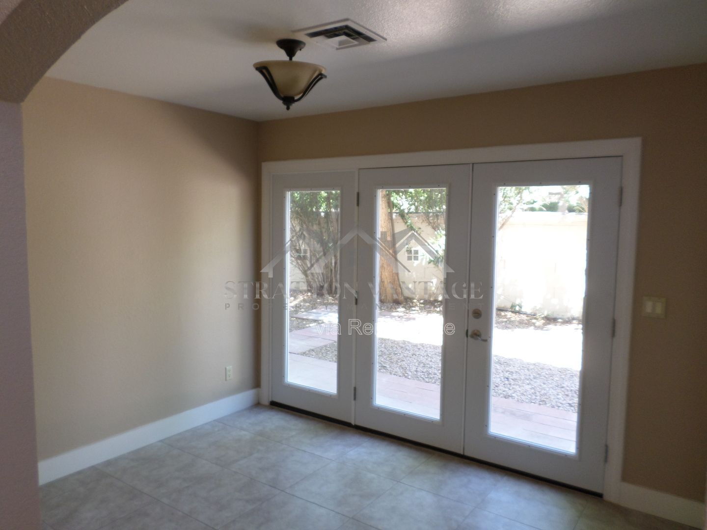 Building Photo - 1814 E Oak Harbor Dr