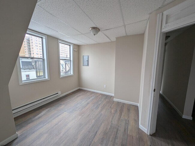 Building Photo - 16 N Iowa Ave