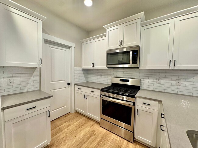 Building Photo - What Beauty! Live with serenity ~ Short distance to the heart of hazel Dell