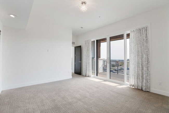 Building Photo - 410 Superior Dr