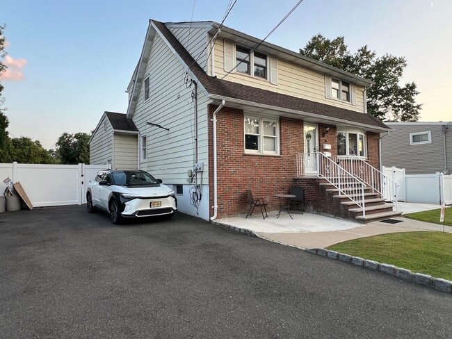Primary Photo - 18 Birk St