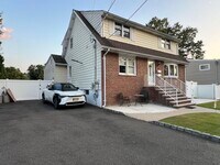 Building Photo - 18 Birk St