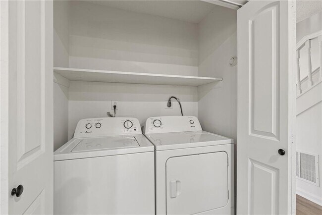 Building Photo - 3003 Brass Dr