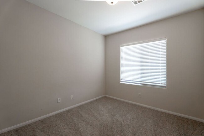 Building Photo - 4433 Weitzman Pl