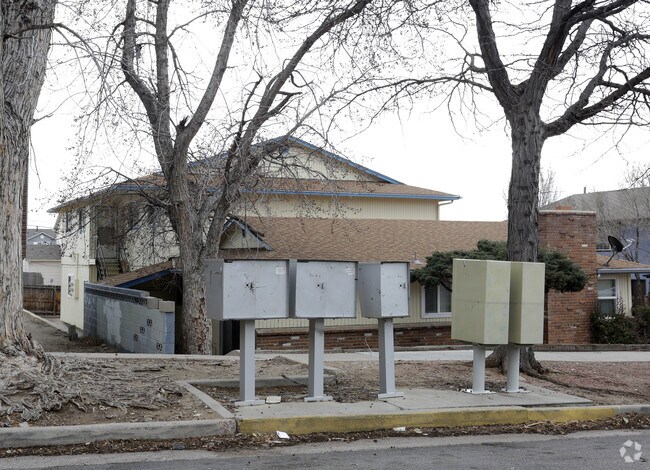 Building Photo - 231 University Dr
