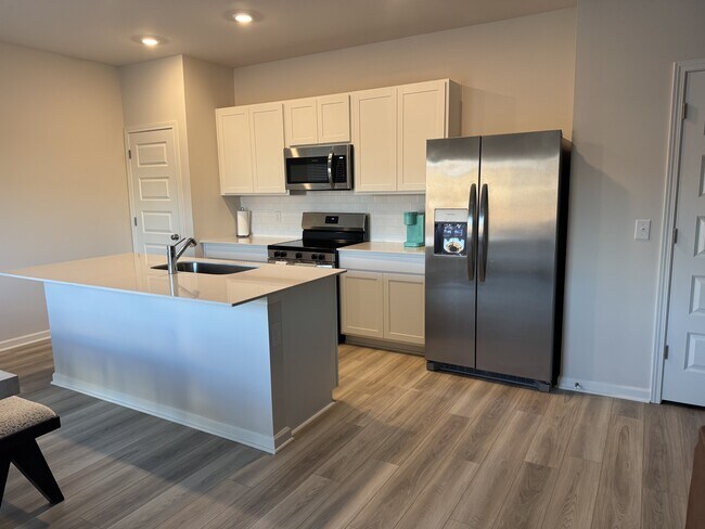 Building Photo - 901 Moray Ln