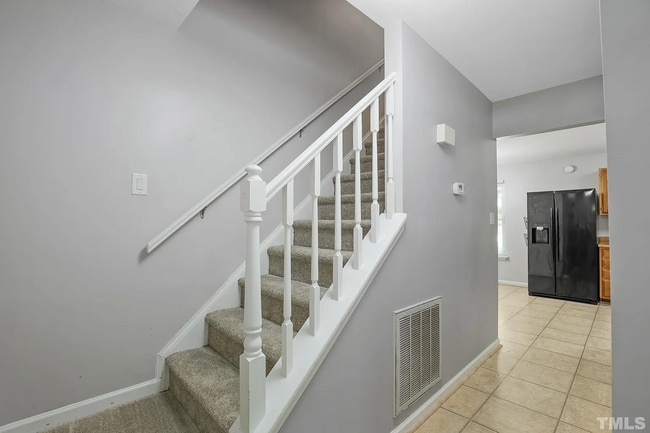Building Photo - 105 Lone Tree Ct