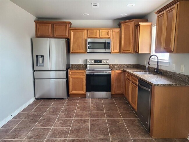 Building Photo - 580 Keswick Dr