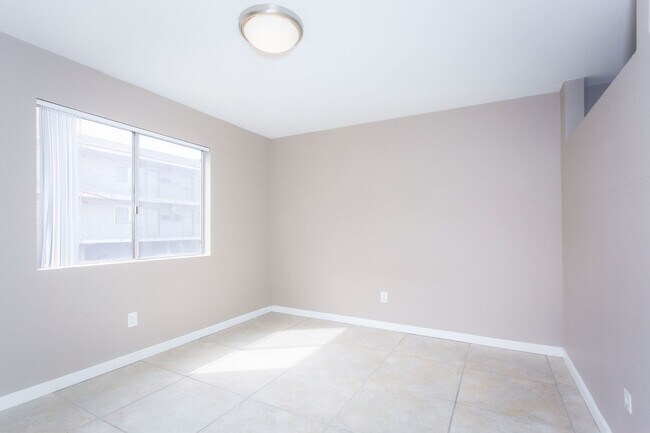 Building Photo - 8TH STREET APARTMENTS