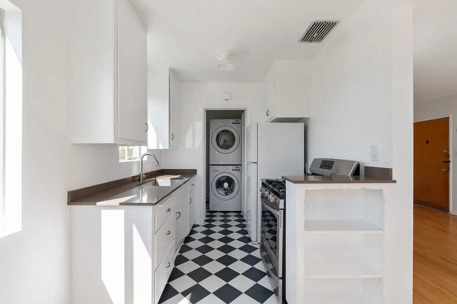 Building Photo - 2001 N Alvarado St