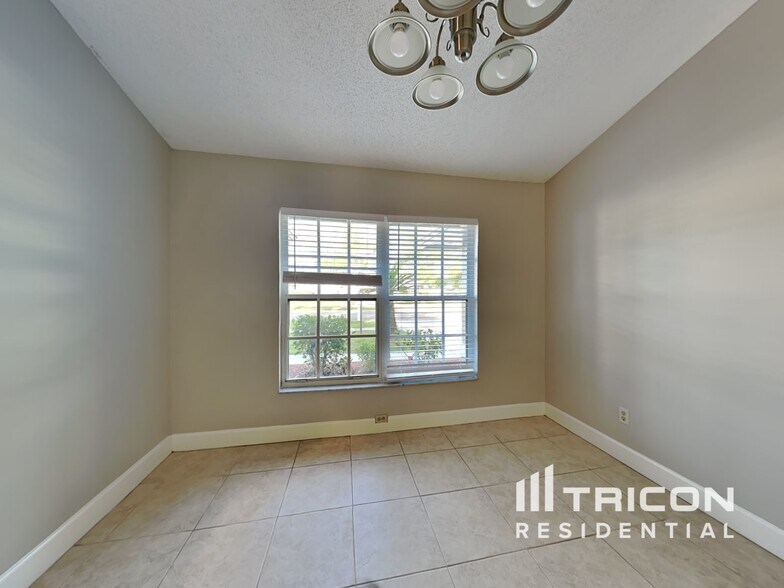 Building Photo - 19203 Sunlake Blvd