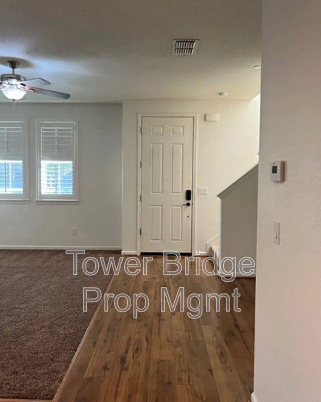 Building Photo - 3057 Village Park Dr