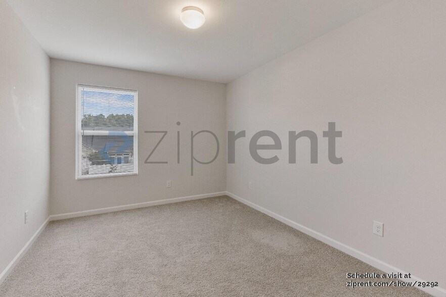 Building Photo - Unit
