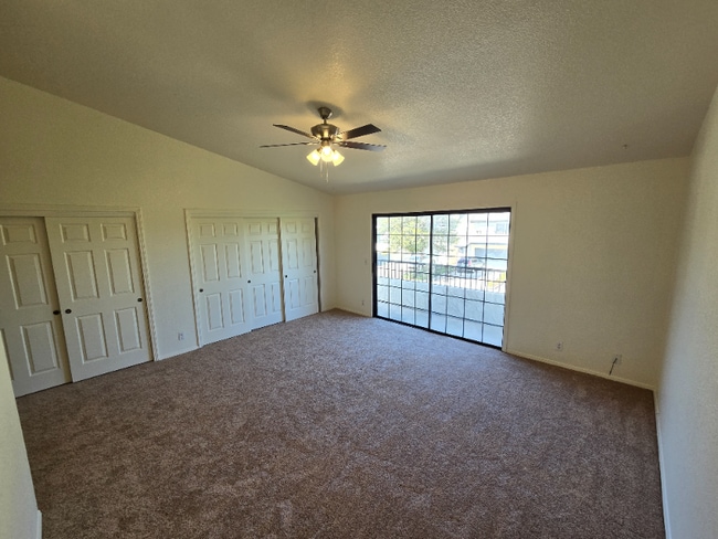 Building Photo - 652 Shady Ln