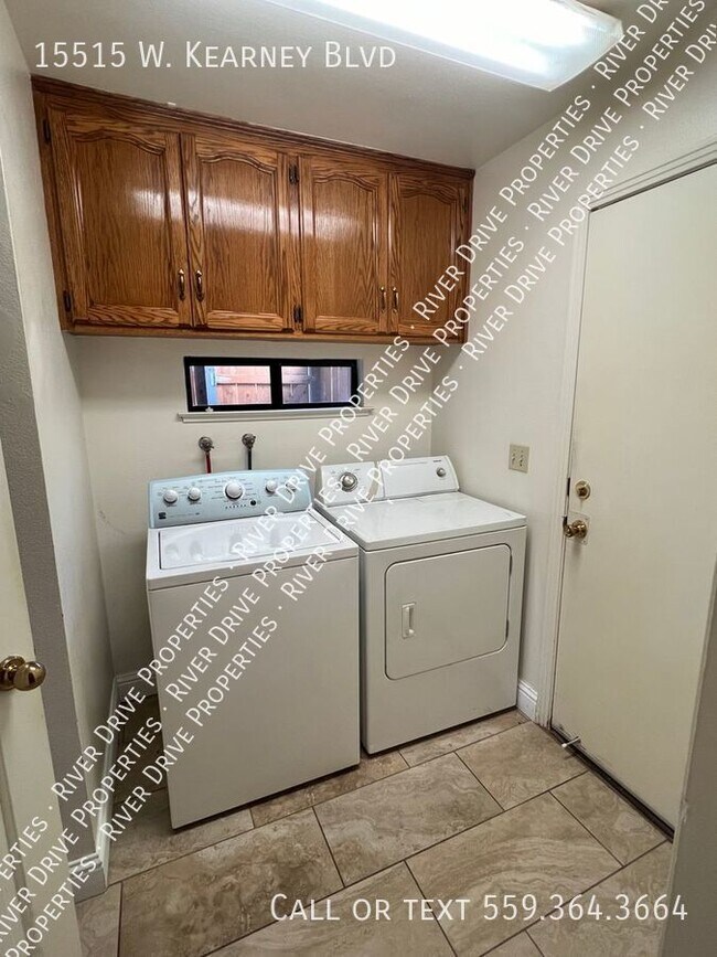 Building Photo - Spacious Two Bedroom in Kerman!