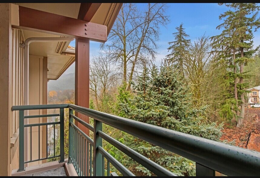 Building Photo - 1000 Cabin Creek Ln SW