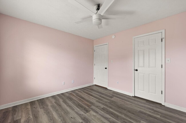 Building Photo - 180 Lilly Ln