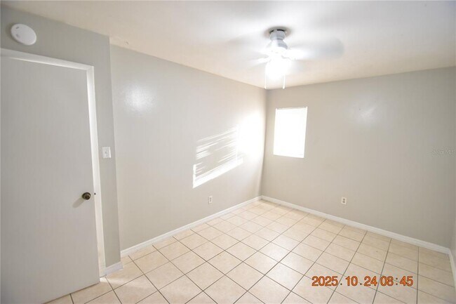 Building Photo - 10011 N 28th St