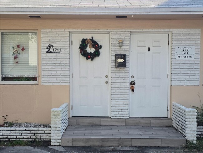 Building Photo - 1942 Monroe St