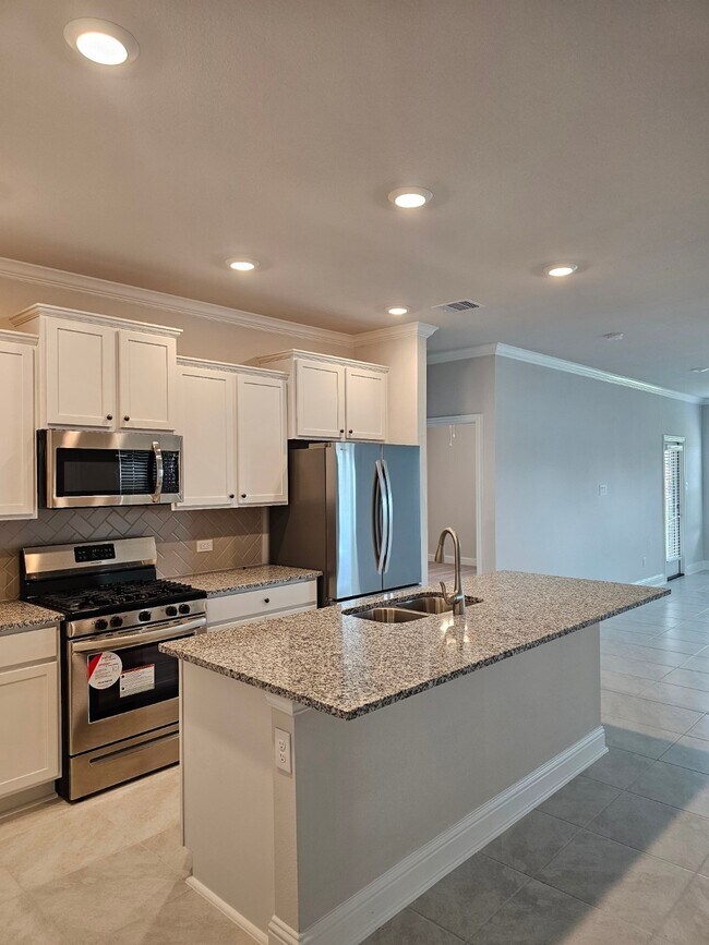 Building Photo - 400 Camino Bay Dr