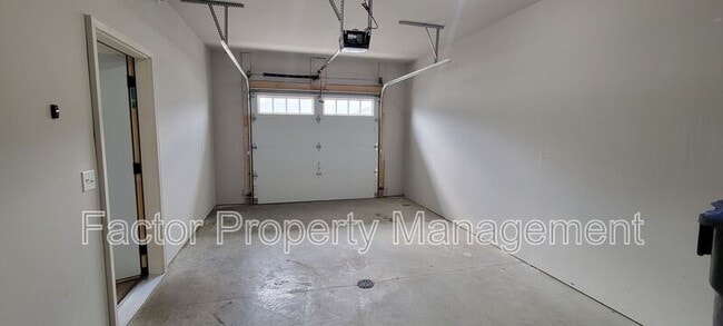 Building Photo - 304 Prairie Rose Trl