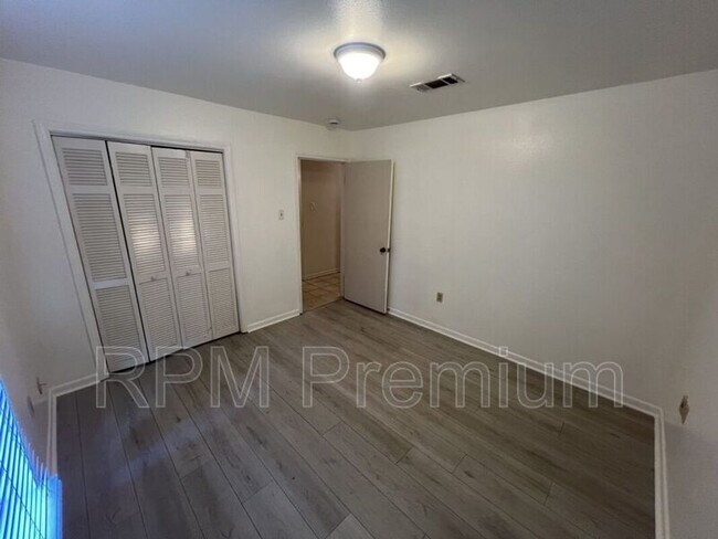 Building Photo - 8823 Cefalu Dr