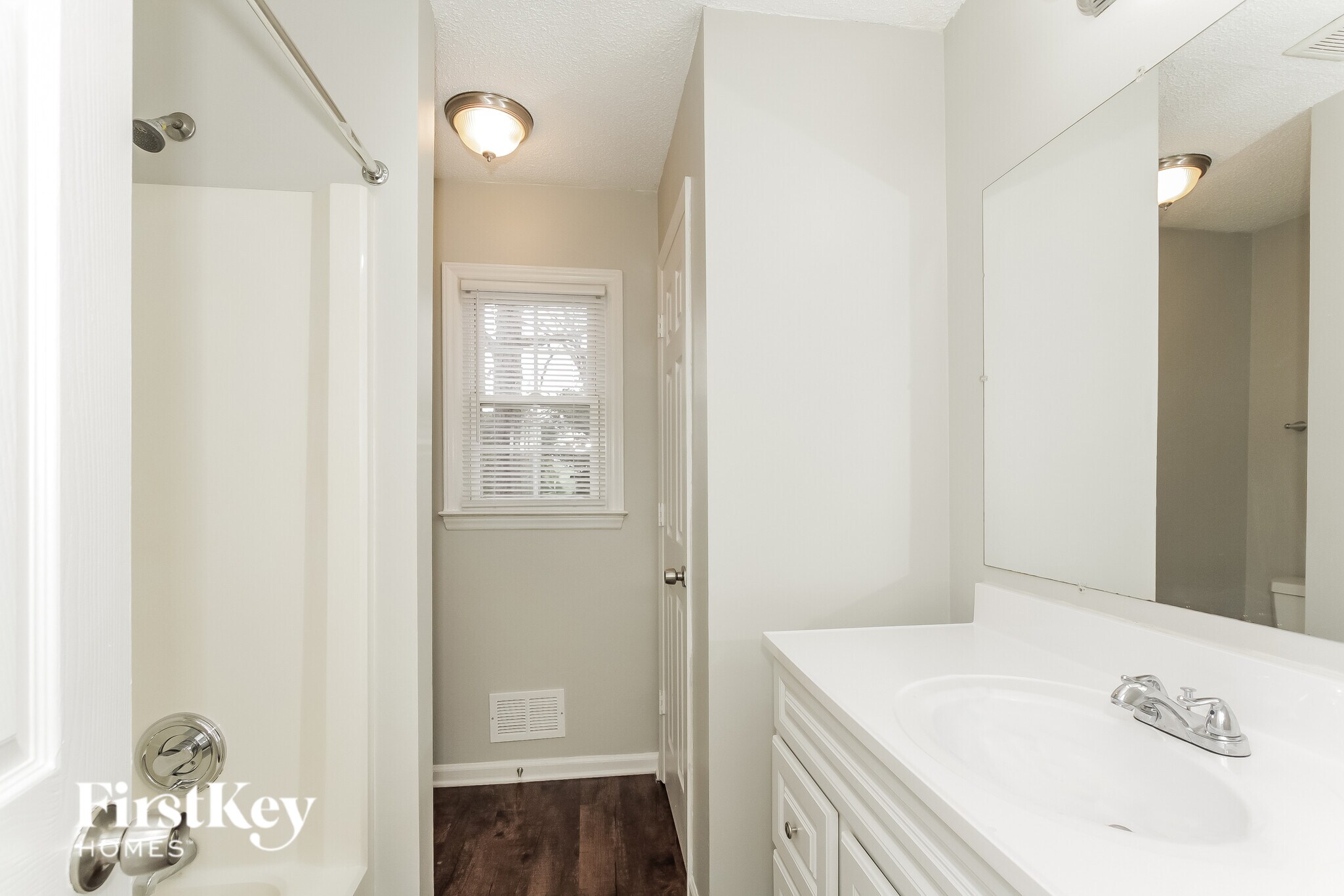 Building Photo - 11106 5 Cedars Rd