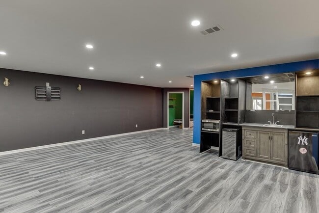 Building Photo - 6925 Fellowship Ln