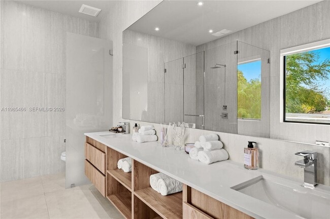 Building Photo - 245 NE 116th St