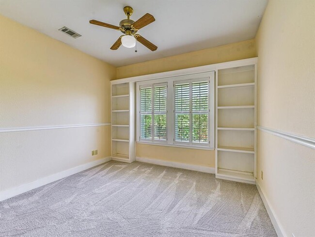 Building Photo - 3 Springwood