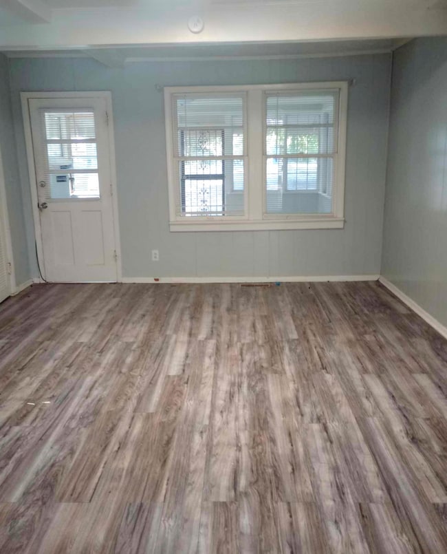 Building Photo - 2 bedroom & 2 bath home