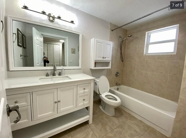Building Photo - 9457 SW 51st Pl