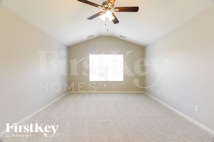 Building Photo - 700 Mallet Way